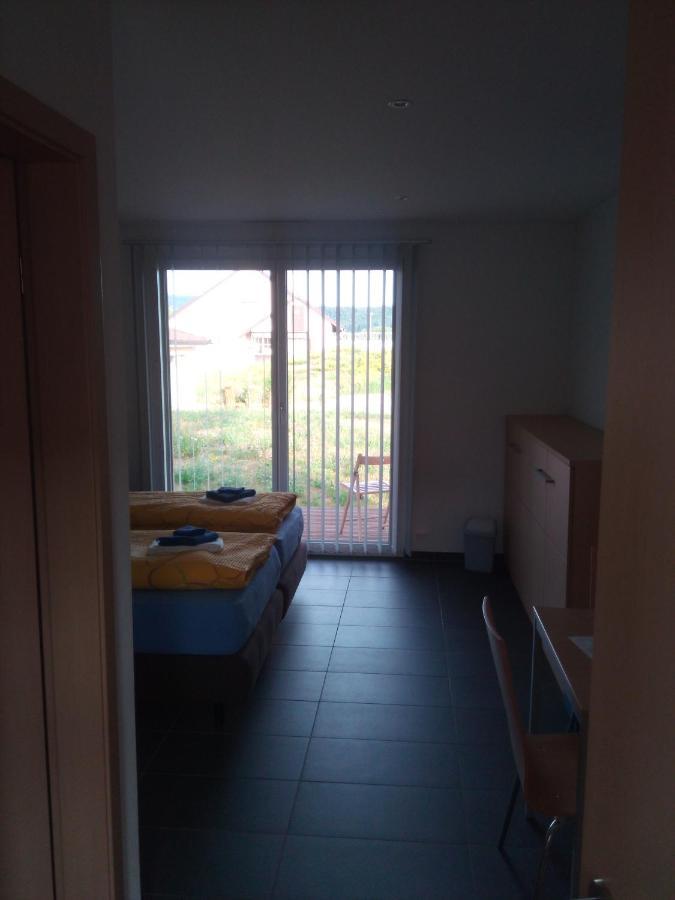 Bed And Breakfast Villa Hallau Bagian luar foto
