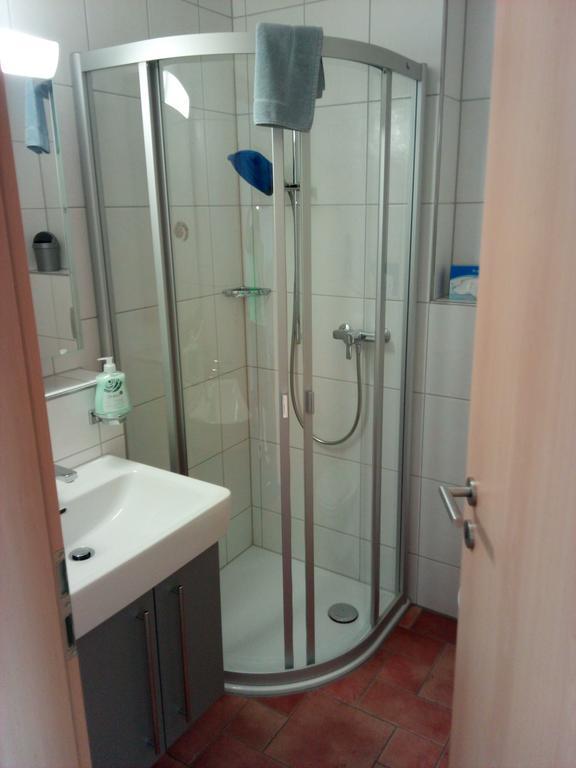 Bed And Breakfast Villa Hallau Bagian luar foto